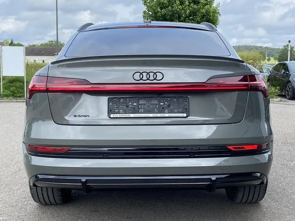 Używany Audi e-tron S-Line 230 kW (313 KM) 2022 Szary SUV
