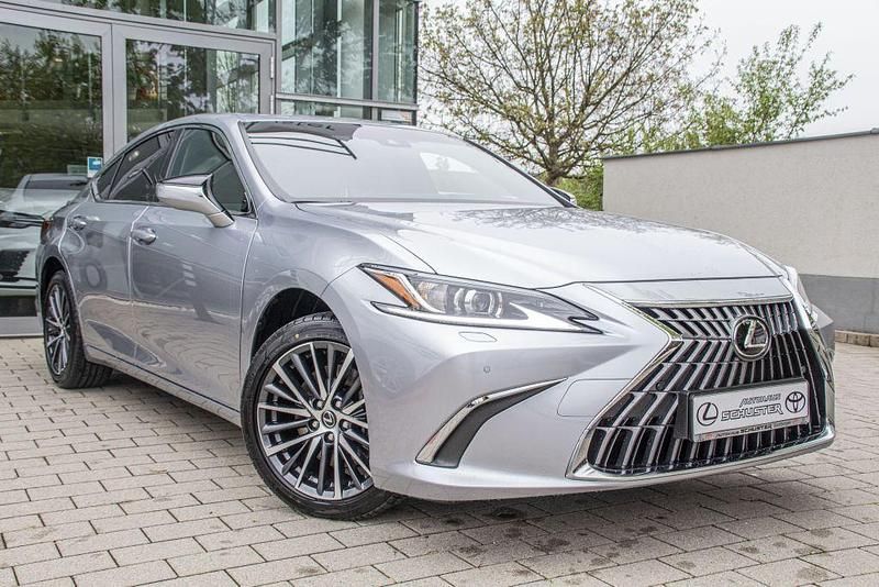 Silber Gebraucht 2023 Lexus ES300H Business Edition Limousine | 41.980 € (Guter Preis) - Bild 1/4