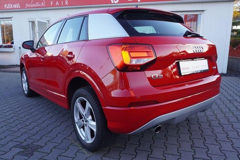 Gebraucht Audi Q2 Basis 150 PS (110 kW) 2020 Rot SUV