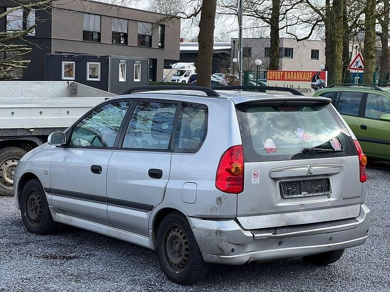 Gebraucht Mitsubishi Space Star 98 PS (72 kW) 2003 Silber Van / Kleinbus