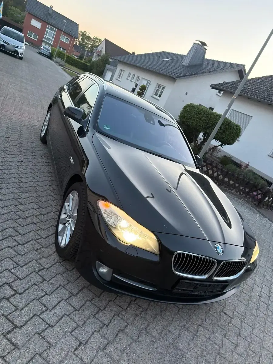 Gebraucht BMW 530 245 PS (180 kW) 2011 Schwarz Kombi
