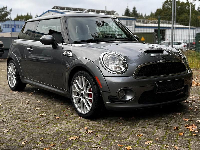 Silber Gebraucht 2008 Mini John Cooper Works Kleinwagen | 11.900 € - Bild 1/4