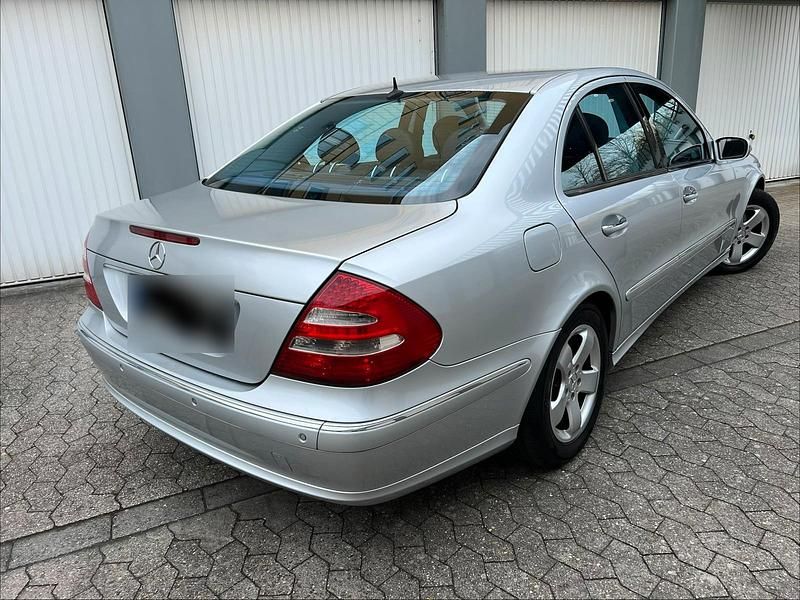 Gebraucht Mercedes E280 Avantgarde 190 PS (139 kW) 2005 Silber Limousine