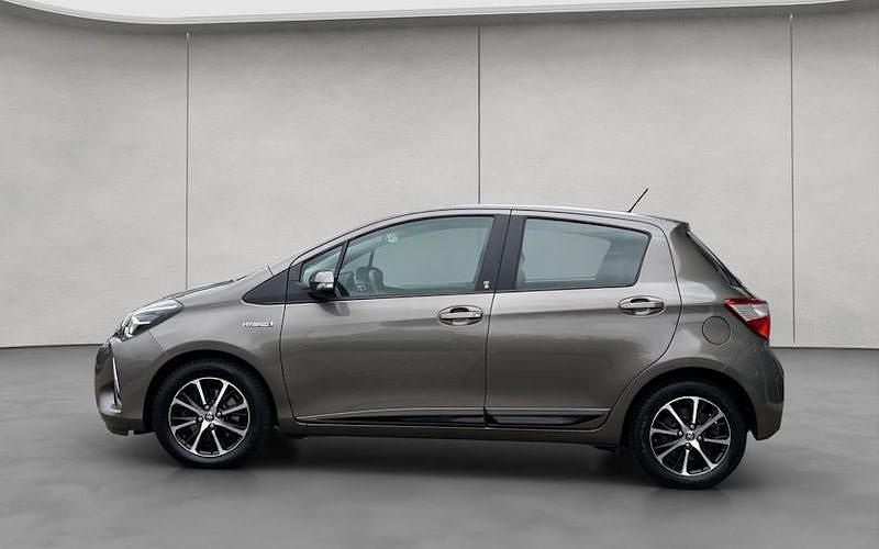 Gebraucht Toyota Yaris Hybrid Team 100 PS (73 kW) 2018 Andere Limousine