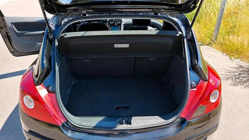 Gebraucht Opel Corsa 87 PS (63 kW) 2012 Schwarz Kleinwagen