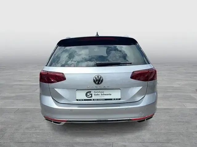 Gebraucht VW Passat R-line 150 PS (110 kW) 2023 Silber Kombi