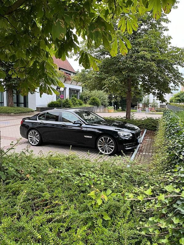 Schwarz Gebraucht 2012 BMW 730 Limousine | 17.000 € (Teuer) - Bild 1/4