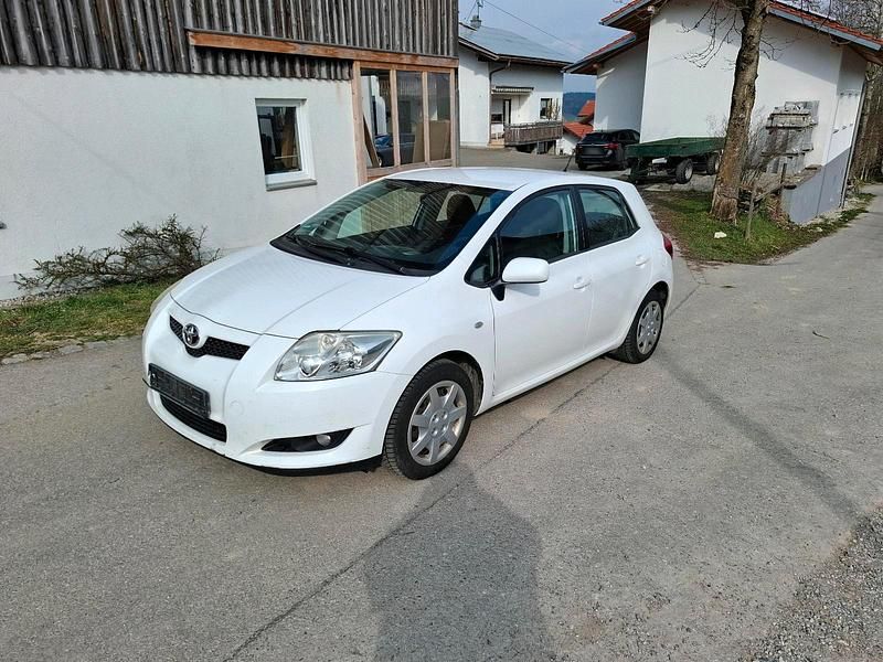 Gebraucht Toyota Auris 101 PS (74 kW) 2009 Weiß Kleinwagen