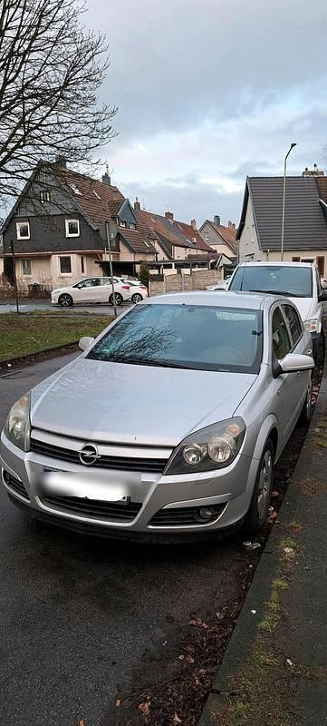 Grau Gebraucht 2005 Opel Astra Kleinwagen | 1.700 € (Fairer Preis) - Bild 1/4