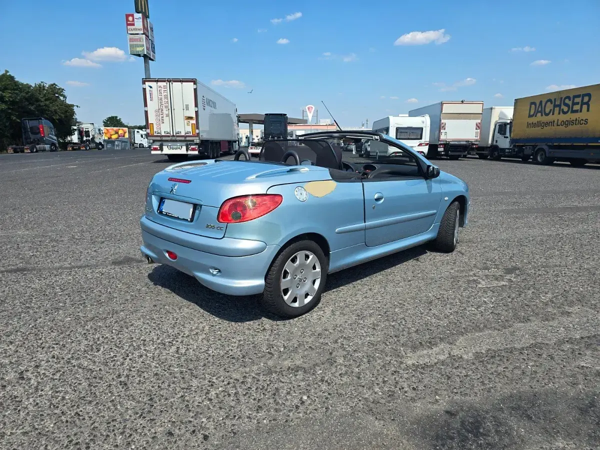 Gebraucht Peugeot 206 CC 109 PS (80 kW) 2004 Andere farben Cabrio
