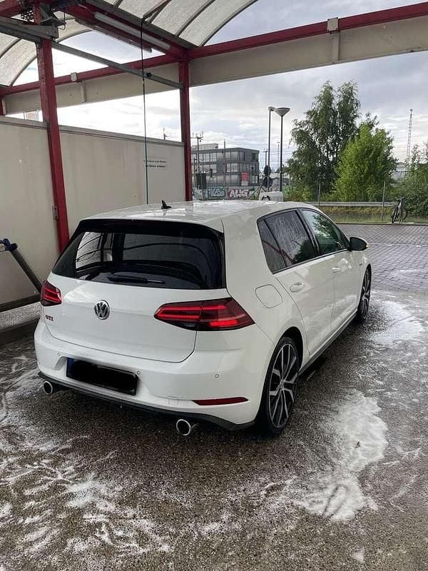 Weiß Gebraucht 2019 VW Golf VII GTI Kleinwagen | 21.000 € (Guter Preis) - Bild 1/4