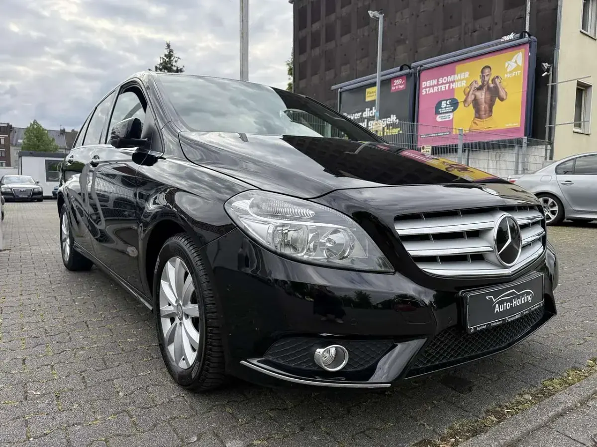 Gebraucht Mercedes B200 156 PS (114 kW) 2014 Schwarz Van / Kleinbus
