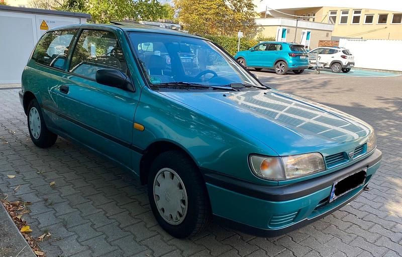 Grün Gebraucht 1995 Nissan Sunny Limousine | 890 € - Bild 1/4