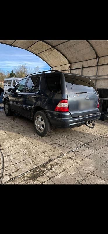 Gebraucht Mercedes ML270 163 PS (119 kW) 2001 Blau SUV