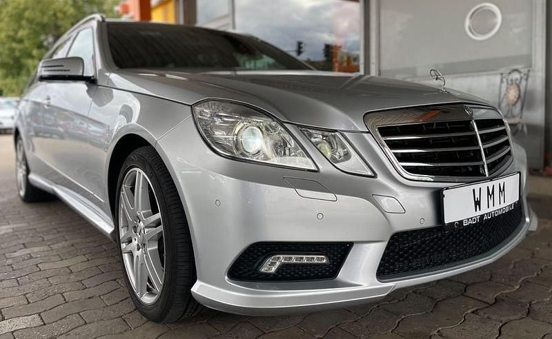 Silber Gebraucht 2010 Mercedes E500 Avantgarde Kombi | 27.500 € - Bild 1/4