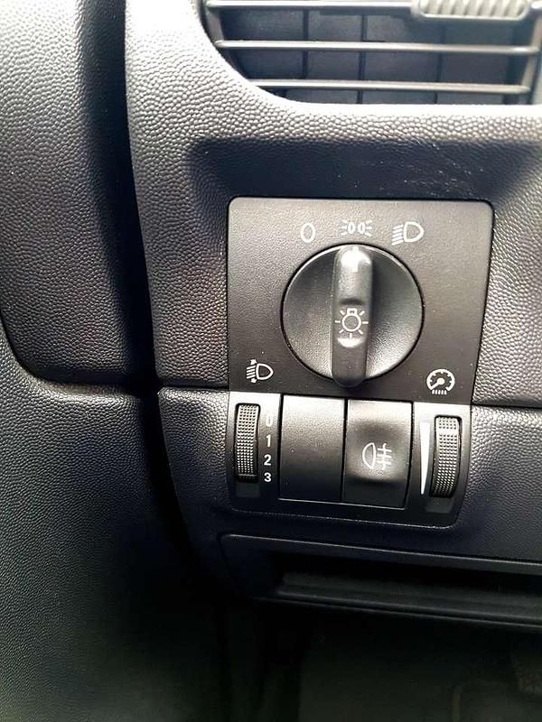 Gebraucht Opel Corsa Sport 75 PS (55 kW) 2004 Silber Limousine