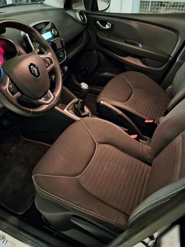 Gebraucht Renault Clio IV 74 PS (54 kW) 2017 Schwarz Limousine