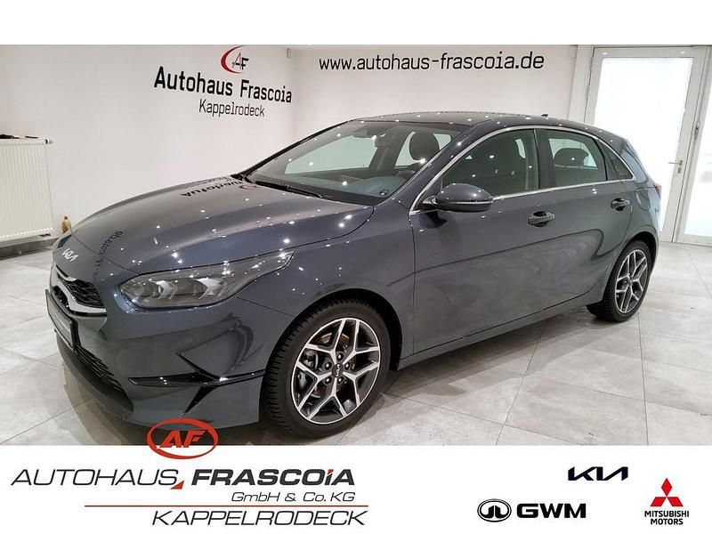 Gebraucht Kia Ceed Spirit 140 PS (102 kW) 2025 Grau Kleinwagen