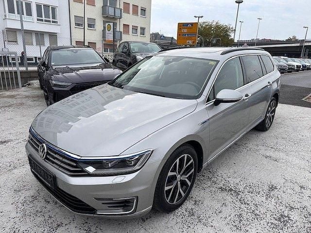Silber Gebraucht 2017 VW Passat GTE Kombi | 16.990 € (Guter Preis) - Bild 1/4
