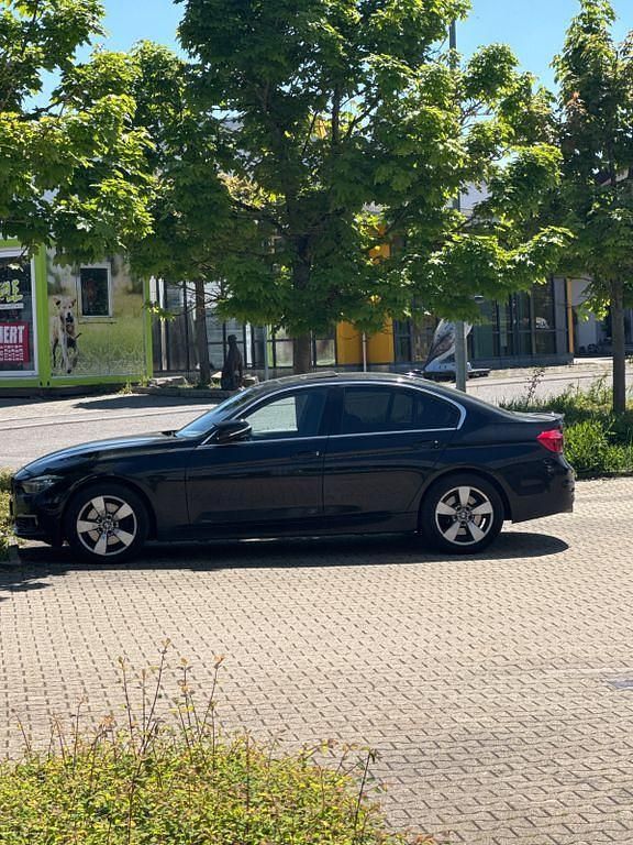 Schwarz Gebraucht 2019 BMW 330 Luxury Line Limousine | 20.500 € (Superpreis) - Bild 1/4
