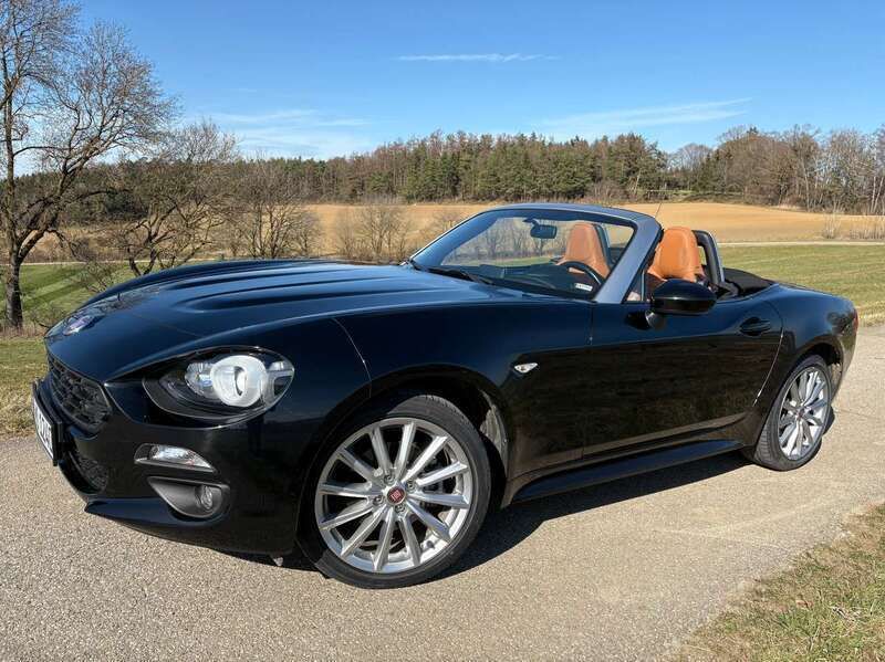 Schwarz Gebraucht 2018 Fiat 124 Spider Lusso Cabrio | 19.990 € (Fairer Preis) - Bild 1/4