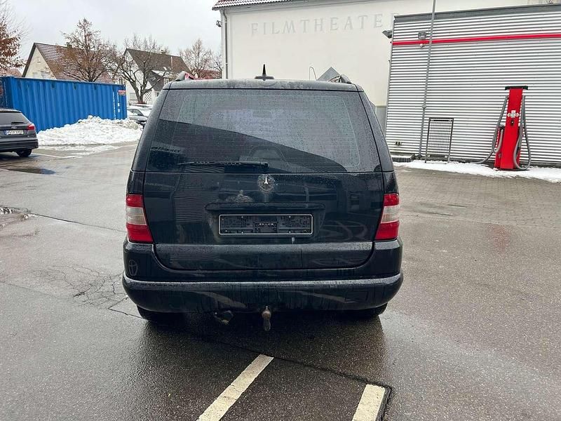 Gebraucht Mercedes ML270 163 PS (119 kW) 2003 Schwarz SUV