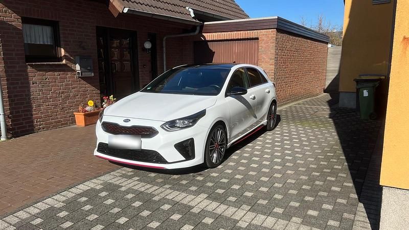 Gebraucht Kia Ceed GT GT 204 PS (150 kW) 2021 Weiß Kleinwagen
