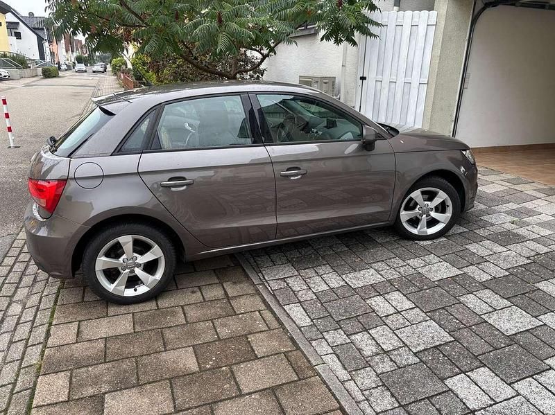 Gebraucht 2015 Audi A1 Sportback Kleinwagen | 11.200 € (Fairer Preis) - Bild 1/4