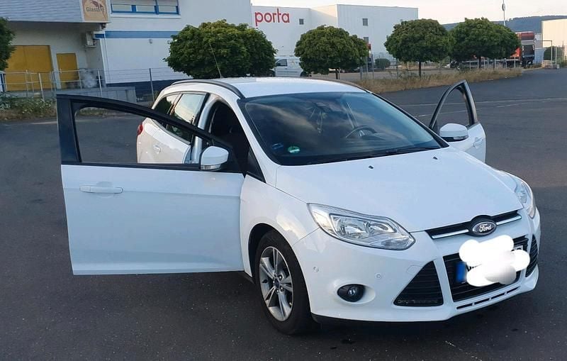 Gebraucht Ford Focus 115 PS (84 kW) 2014 Weiß Kombi