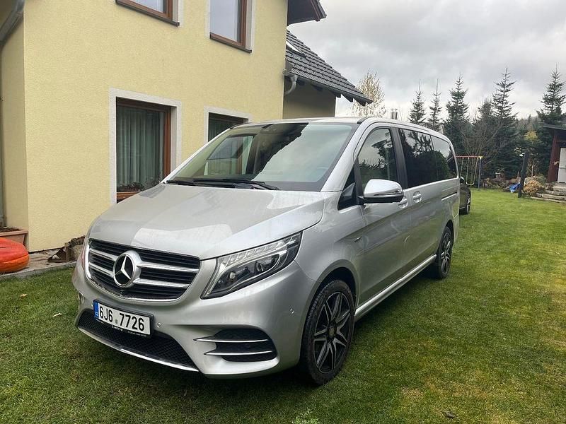 Silber Gebraucht 2016 Mercedes V250 Avantgarde Edition Van / Kleinbus | 34.900 € (Etwas zu teuer) - Bild 1/4