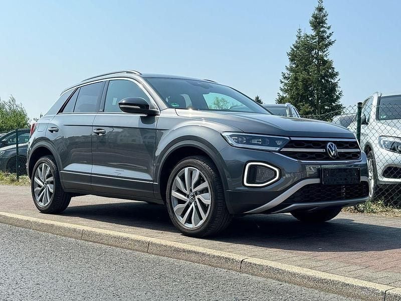 Indiumgrau Gebraucht 2024 VW T-Roc Move SUV | 26.200 € (Superpreis) - Bild 1/4