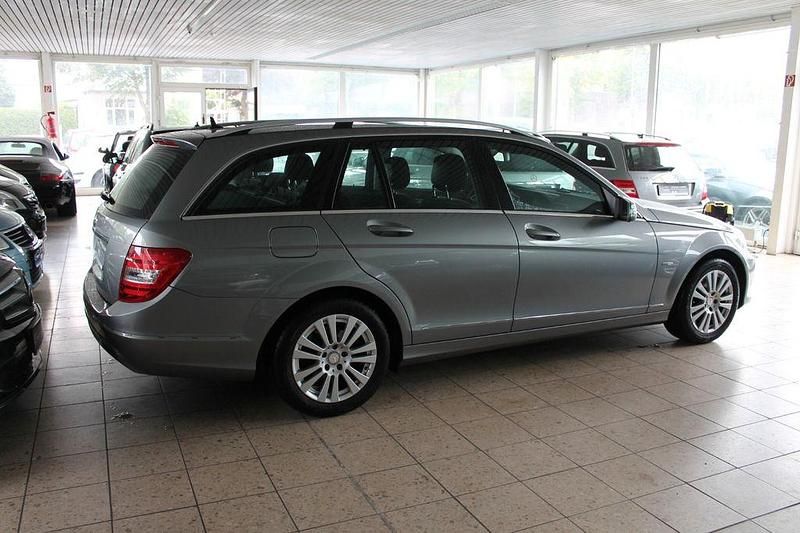 Gebraucht Mercedes C180 156 PS (114 kW) 2011 Silber Kombi