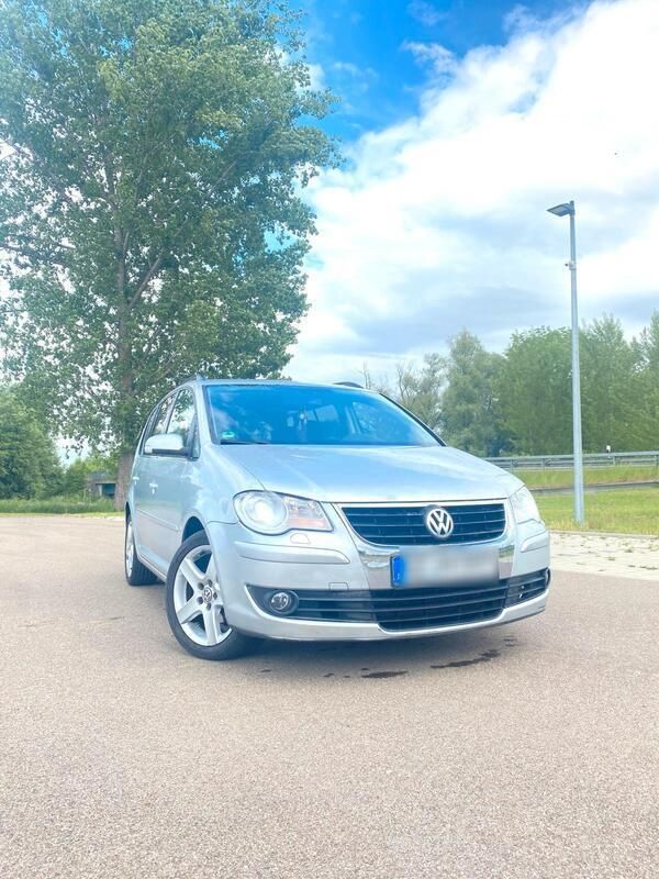 Silber Gebraucht 2008 VW Touran United Van / Kleinbus | 4.499 € (Fairer Preis) - Bild 1/4