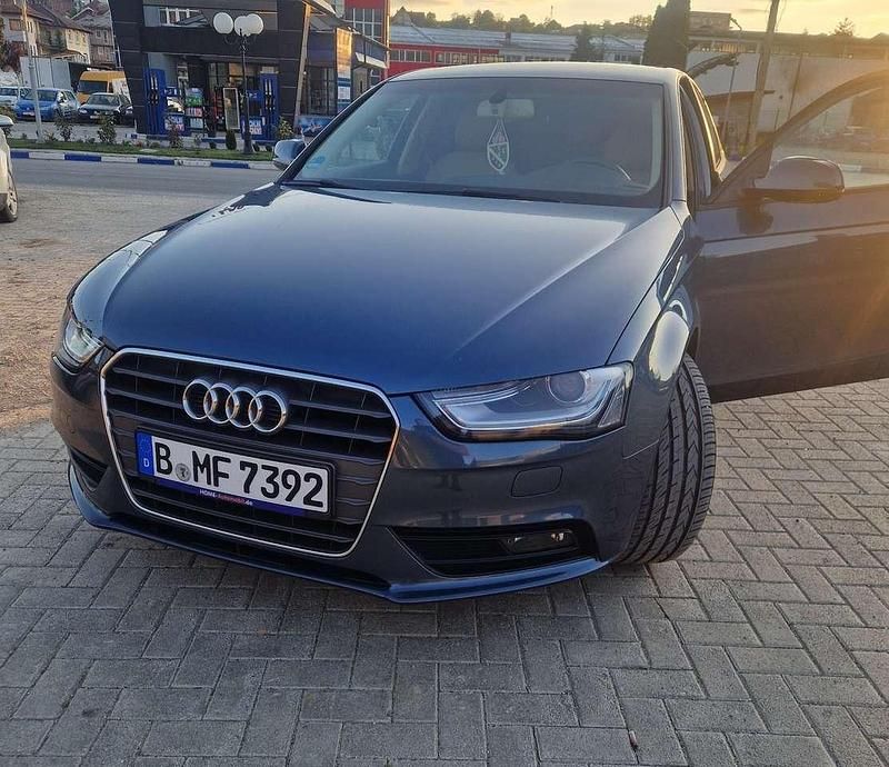 Blau Gebraucht 2015 Audi A4 Ambition Limousine | 13.000 € (Guter Preis) - Bild 1/4