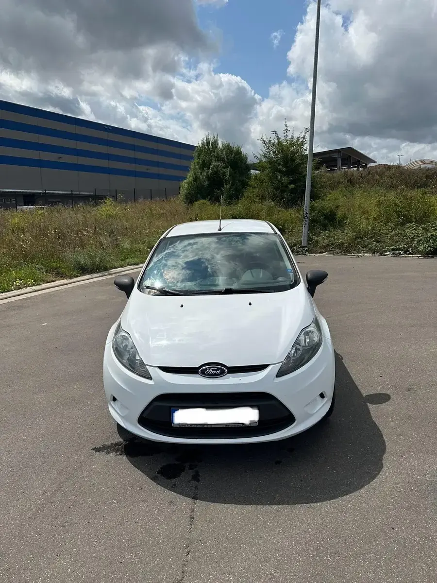 Gebraucht Ford Fiesta 59 PS (43 kW) 2012 Weiß Kleinwagen