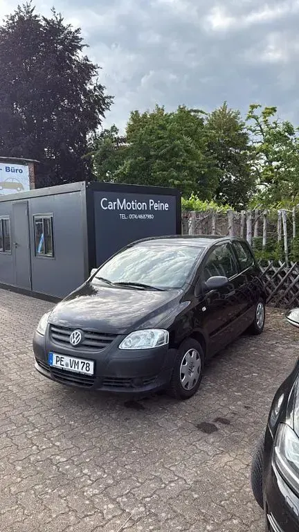 Gebraucht VW Fox Basis 60 PS (44 kW) 2011 Schwarz Kleinwagen