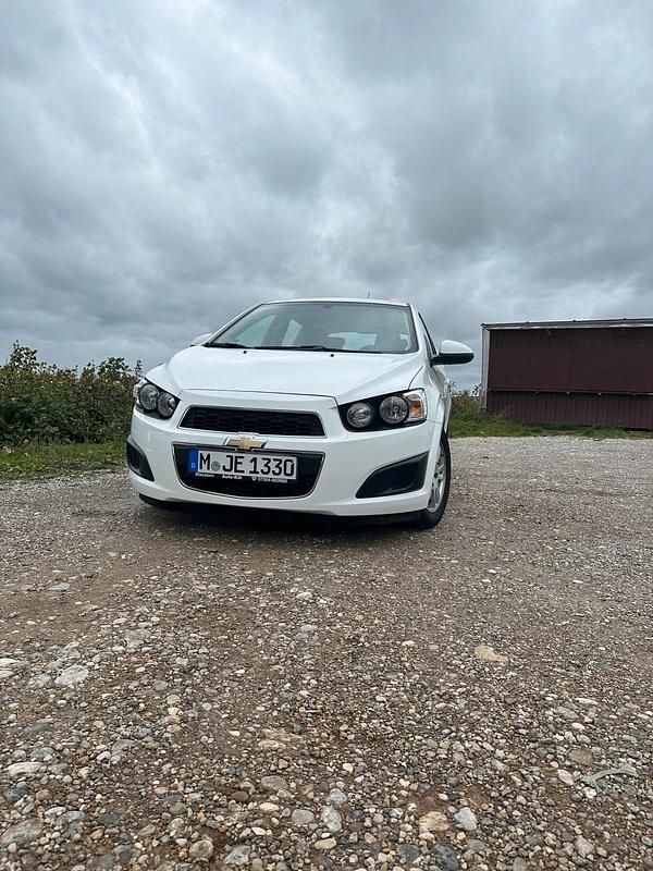 Second-hand Chevrolet Aveo 97 CP (71 kW) 2012 Alb Hatchback