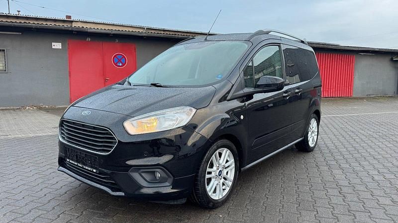 Gebraucht Ford Tourneo Courier Titanium 101 PS (74 kW) 2019 Schwarz Van / Kleinbus