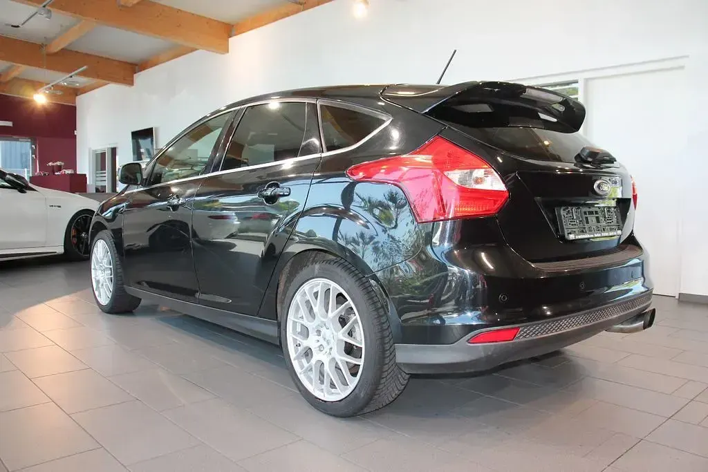 Używany Ford Focus Titanium 150 KM (110 kW) 2011 Czarny Sedan/Limuzyna