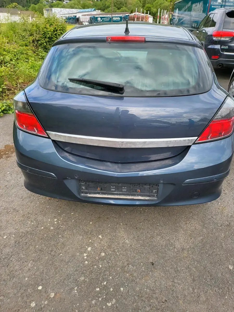 Używany Opel Astra GTC 105 KM (77 kW) 2006 Sedan/Limuzyna