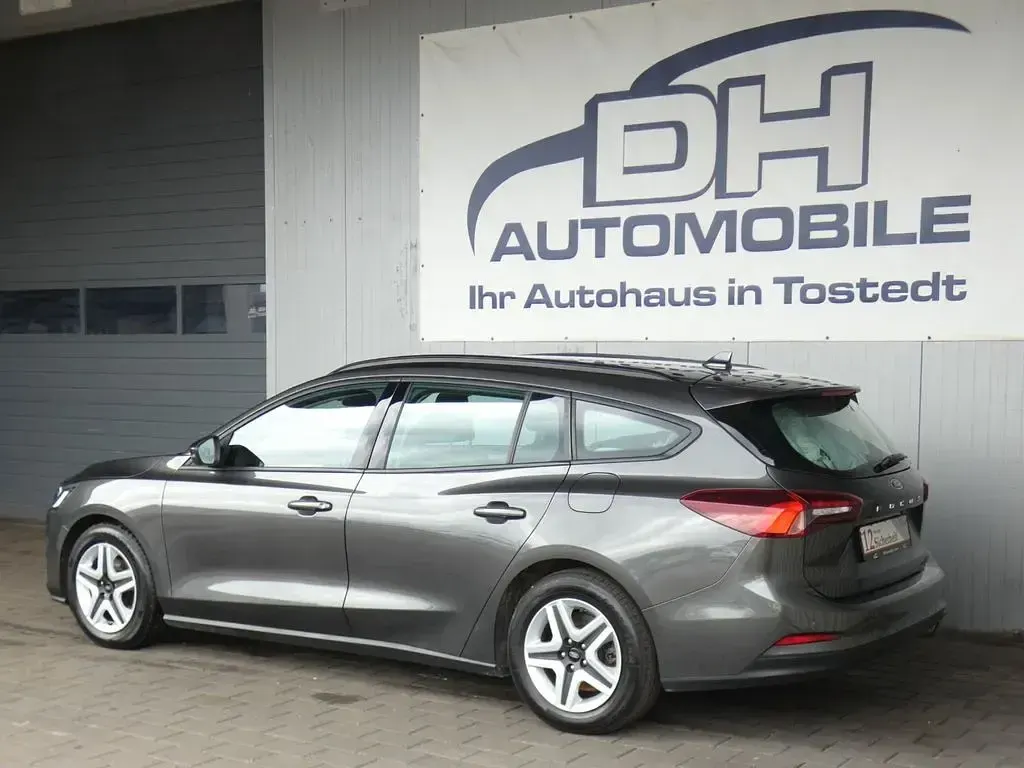 Gebraucht Ford Focus 120 PS (88 kW) 2022 Grau Limousine