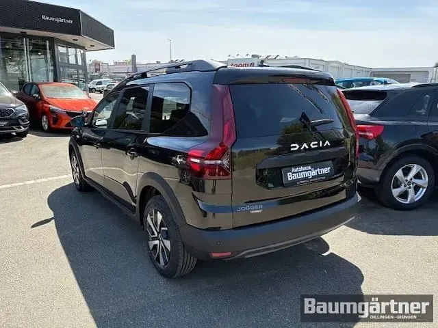 Neu Dacia Jogger Expression 141 PS (103 kW) 2026 Grau Van / Kleinbus