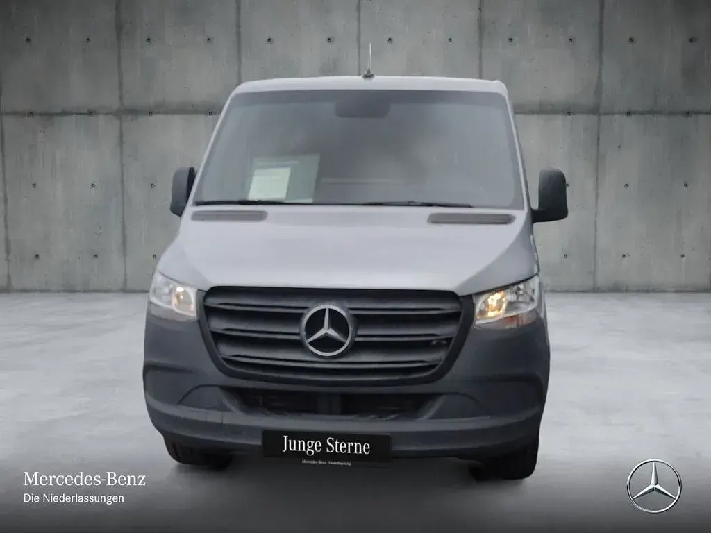 Używany Mercedes Sprinter 150 KM (110 kW) 2021 Srebrny Van