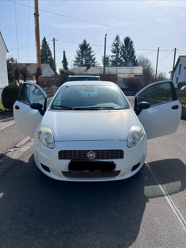 Gebraucht Fiat Grande Punto 65 PS (47 kW) 2009 Weiß Kleinwagen