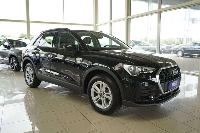 Mythosschwarz metallic Neu 2025 Audi Q3 Basis SUV | 35.910 € (Superpreis) - Bild 1/4