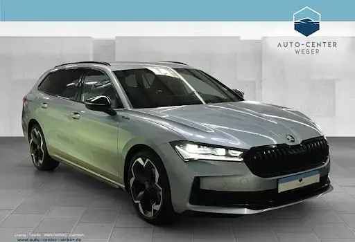 Neu Skoda Superb SportLine 150 PS (110 kW) 2025 Silber Kombi