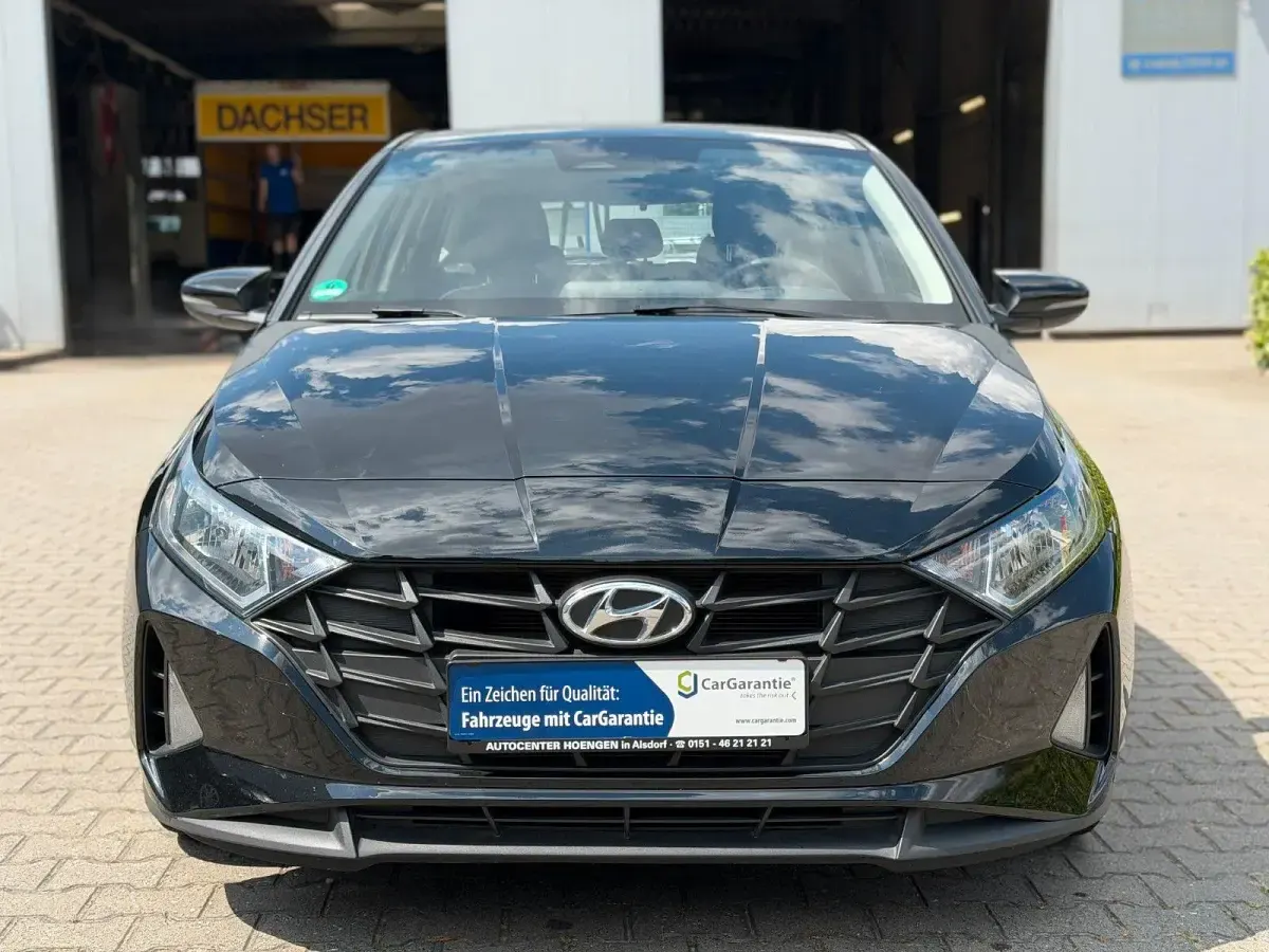 Gebraucht Hyundai i20 Pure 84 PS (61 kW) 2022 Schwarz Kleinwagen