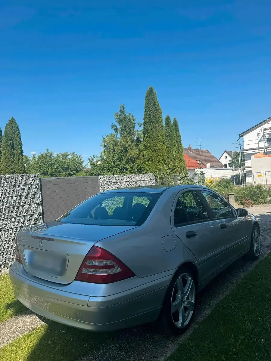 Gebraucht Mercedes C180 129 PS (94 kW) 2001 Silber Limousine