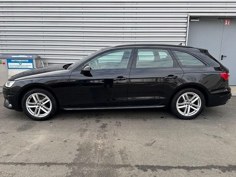 Gebraucht Audi A4 Ambiente 163 PS (119 kW) 2021 Schwarz Kombi