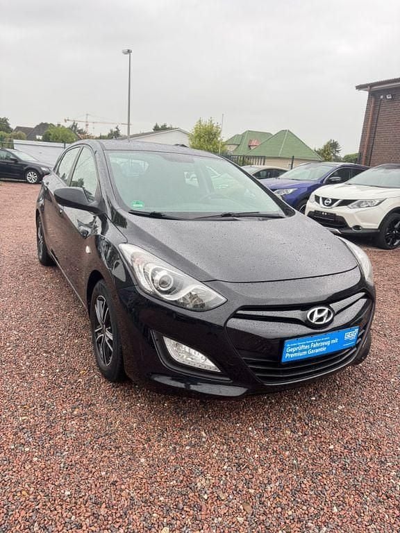 Schwarz Gebraucht 2013 Hyundai i30 Classic Limousine | 6.399 € (Guter Preis) - Bild 1/4